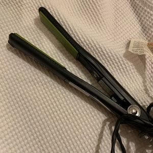 Brocato Vibrastrait straightener